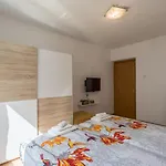 Garden Dina With Free Parking Daire