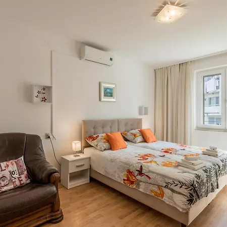 Garden Dina With Free Parking ספליט