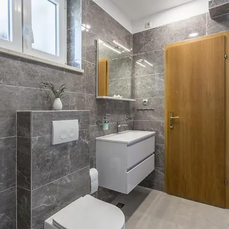 Garden Dina With Free Parking דירה ספליט