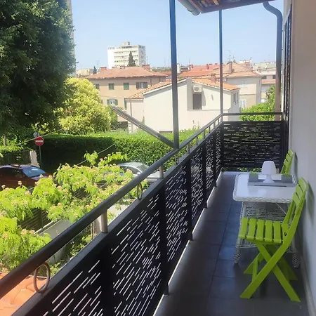 Garden Dina With Free Parking Daire Split