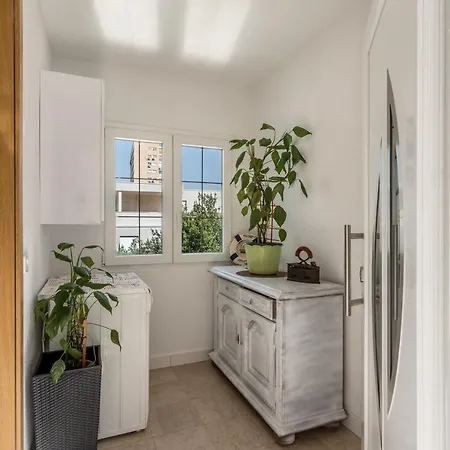 Apartment Garden Dina With Free Parking Split