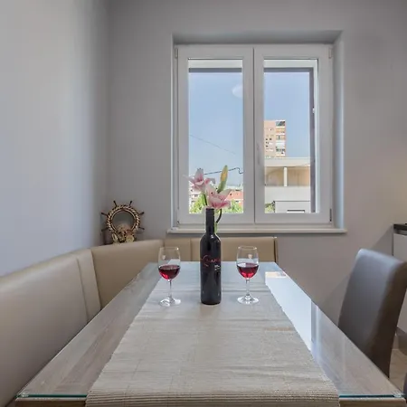 Apartment Garden Dina With Free Parking Split