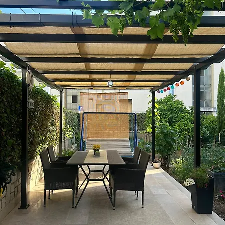 Garden Dina With Free Parking Apartment