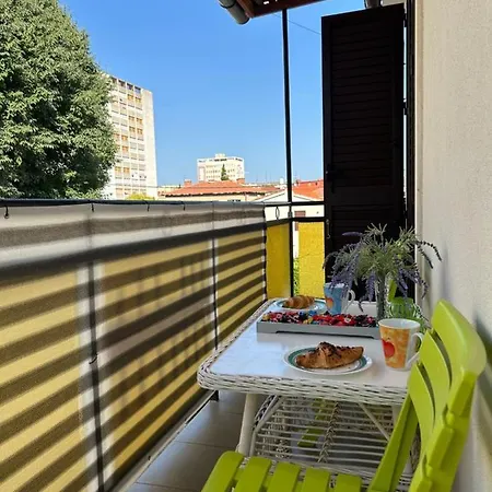 Garden Dina With Free Parking דירה